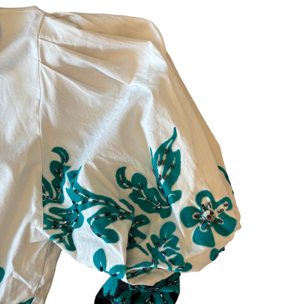 VDP Beaded Puff Sleeve Stretch Top - Picture 4 of 7